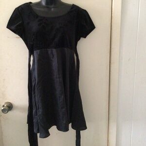 Preowned Vintage La Bella Fashion Black Dress Size 5 dress